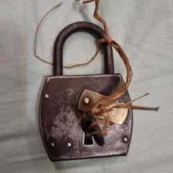 Ancien cadenas V.F. Paris - breveté, complet avec clé - XIXe siècle