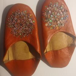 PAIRE DE BABOUCHES FEMME ROUGE POINTURE 38