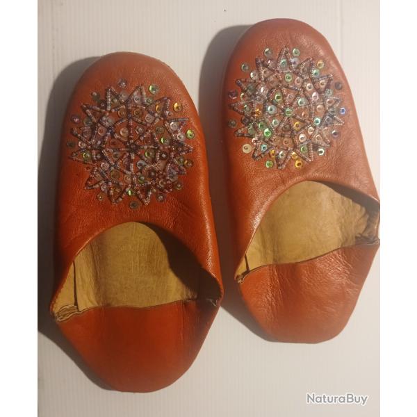 PAIRE DE BABOUCHES FEMME ROUGE POINTURE 38