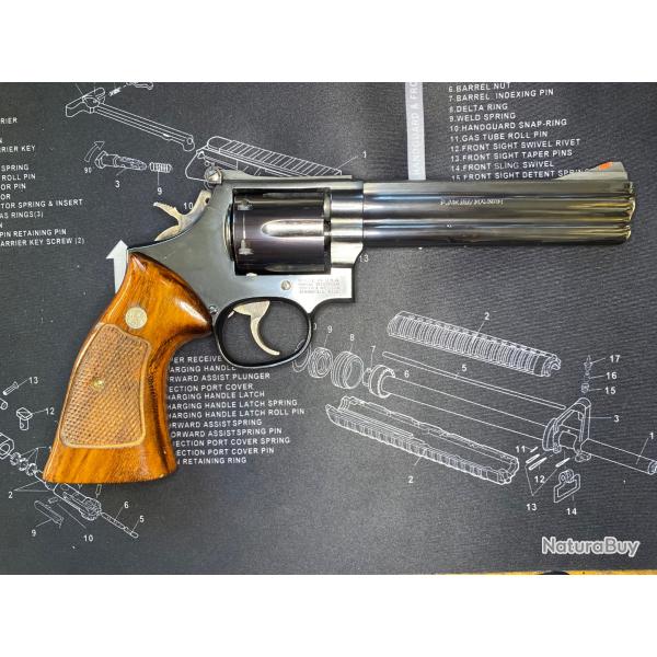 Smith & Wesson modle 586, 357 Distinguished Combat Magnum, Canon 6 pouces.