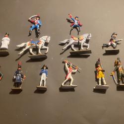 une série de soldats de plomb époque empire 8 piètons et 2 cavaliers