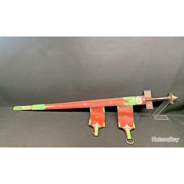 ANCIENNE ET MAGNIFIQUE EPEE TAKOUBA TOUAREG, CIRCA 1950, MODELE RARE, AFRIQUE