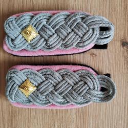 PAIRE DE PATTES D ÉPAULE DE LIEUTENANT-COLONEL DES TROUPES BLINDÉES,FOND NOIR
