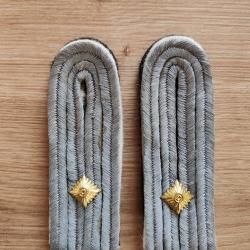 PAIRE DE PATTES D ÉPAULE DE LIEUTENANT DE L INFANTERIE.FOND NOIR