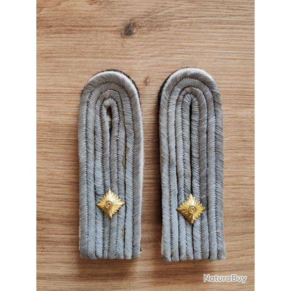PAIRE DE PATTES D PAULE DE LIEUTENANT DE L INFANTERIE.FOND NOIR