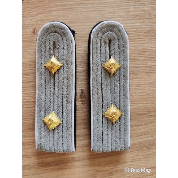 PAIRE DE PATTES D PAULE DE CAPITAINE DE L INFANTERIE.FOND NOIR