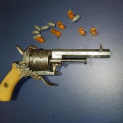 Revolver à broches 7mm type lefaucheux avec 6 cartouches rechargeables Spalek