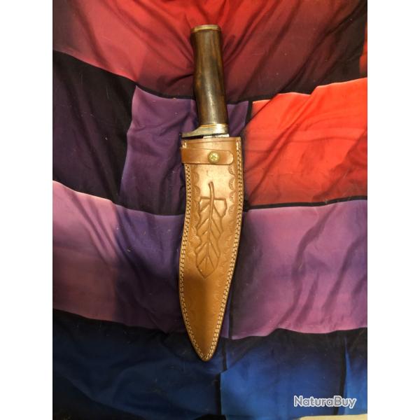 Vends couteau kukkri artisanal acier damas 258 couche.