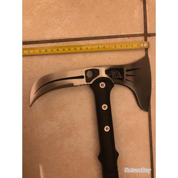 Hache avec pique recourb.