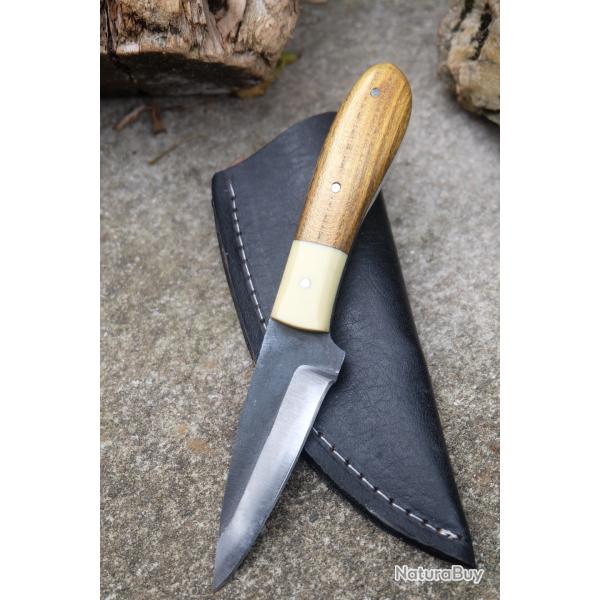 Stylet Couteau Buschraft Lame Acier Carbone 1075 Manche Bois/Rsine Etui Cuir Fabric Artisanale