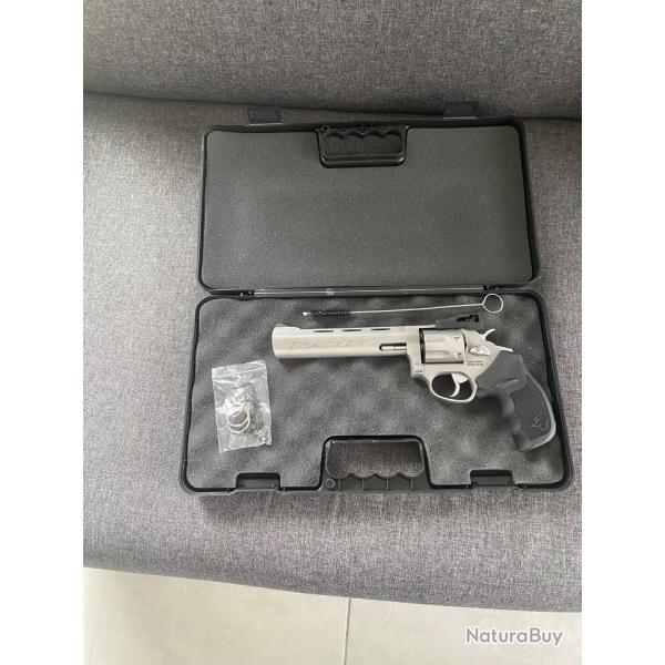 Revolver Taurus Tracker 970, canon 6.5 pouces, calibre 22 LR, tat neuf.