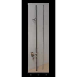 Moulinet neuf + Lancer Prestige leurres. Manche noir ergonomique pour prise en main max