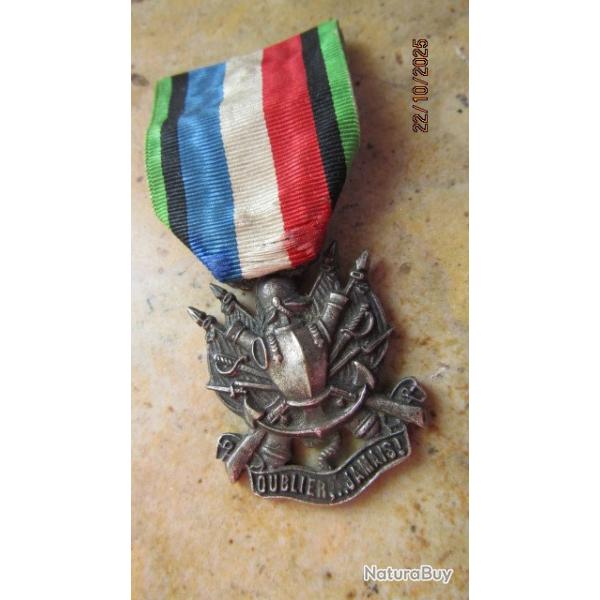 mdaille commmorative 1870 1871 guerre Prusse argente Prussienne Allemagne Napoleon III bouton