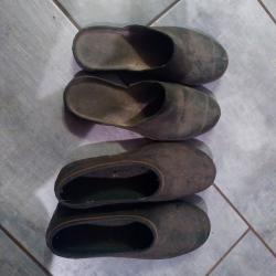 Deux paires de sabots taille 42