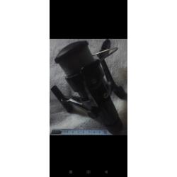 Superbe moulinet neuf jamais servi 16cm de long sur 14cm de large + 200 mètres de fil neuf 20/100ème