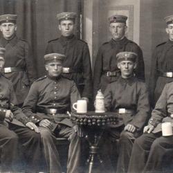 CPA -un groupe Soldat Allemand - N° 4066