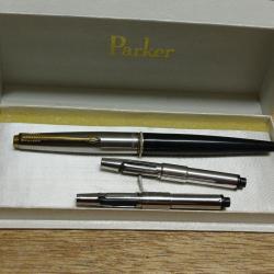 Ancien stylo plume PARKER 45 capuchon acier et plume or 18K - écrin d'origine