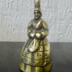 ANCIENNE CLOCHETTE DE TABLE PERSONNAGE BRETONNE