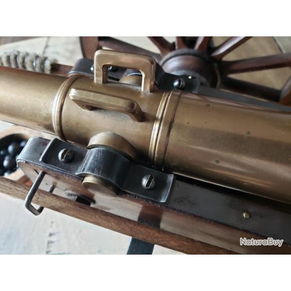 Belle pice de maitrise ancienne de canon d'artillerie