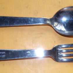 COUVERTS  POUR LE REPAS DE  L'ARMEE FRANCAISE DE FABRICATION FRANCAISE AVEC MARQUAGE FABRICANT ARMEE