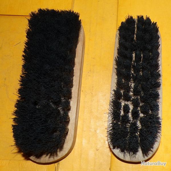 LOT DE 2 BROSSES POUR VETEMENTS OU CHAUSSURES , ARTICLE MILITAIRE  DE L'ARMEE FRANCAISE , FABRICATIO