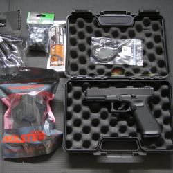 Glock 17 Gen5 T4E Umarex noir avec différents accessoires