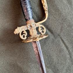 POIGNARD DAGUE STYLET MAIN GAUCHE?