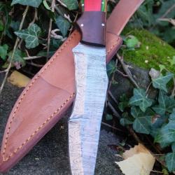 BIG Skinner Couteau de Chasse Damas Lame 256 Couches Manche Bois Automne Fabr Artisanat Etui Simili