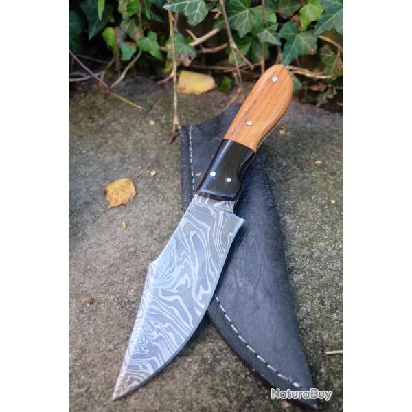 Skinner Bowie Couteau de Chasse Damas Lame 256 Couches Manche Bois/ABS Fabric Artisanale Etui Cuir