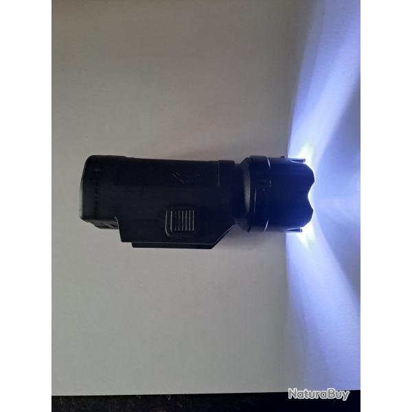 Lampe tactique laser UX LLM1 pour rails picatinny