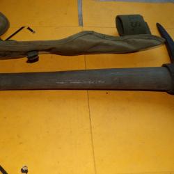 PIOCHON DE L'ARMEE FRANCAISE DANS UN ETUI EN TISSU DE L'ARMEE AMERICAINE DATE 1944 WWII ,  FABRICATI