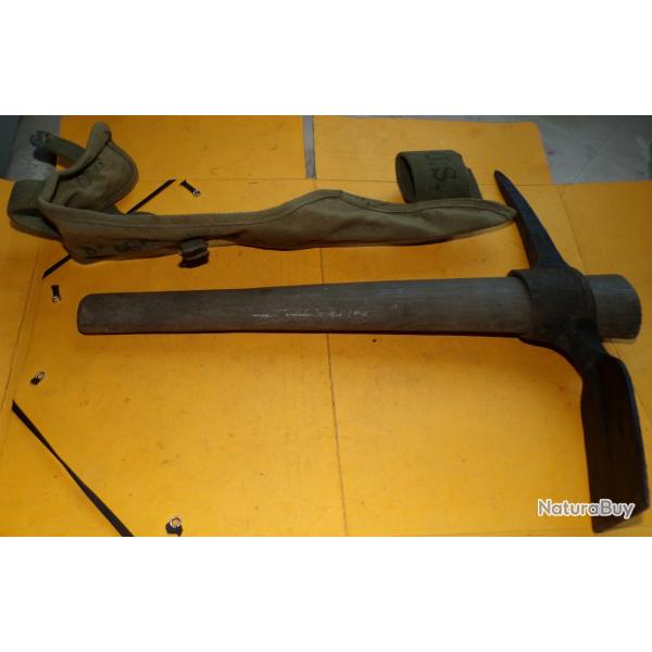 PIOCHON DE L'ARMEE FRANCAISE DANS UN ETUI EN TISSU DE L'ARMEE AMERICAINE DATE 1944 WWII ,  FABRICATI