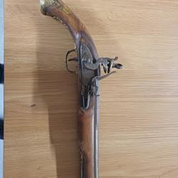 Pistolet à silex poudre noire à identifier FAIRE OFFRE
