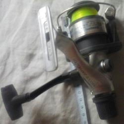 Moulinet Shimano rare (Hyperloop 4000rA) avec grosse manivelle pour le combat. Couleur bleu et gris