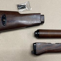 Lot crosse et garde main en bois AK 47