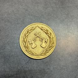 Médaille en métal doré - Pistolets croisés et couronne de laurier tir sportif