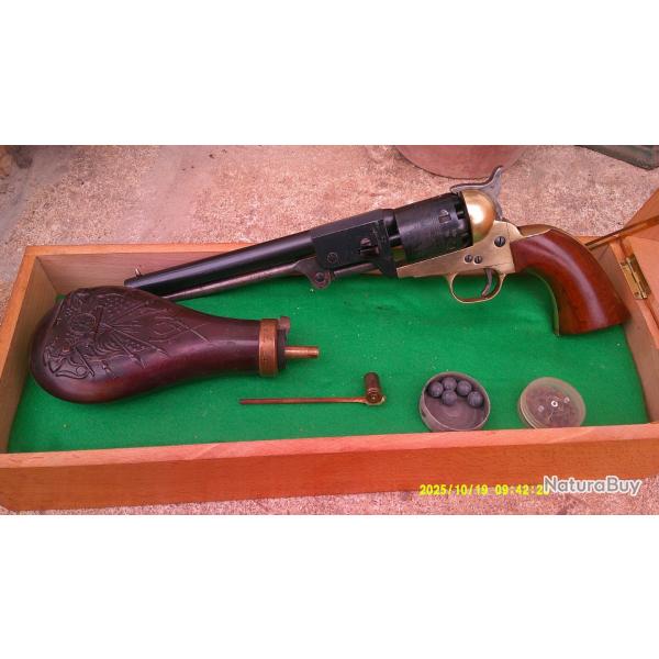 Revolver dans boite avec poire a poudre amorces plomb