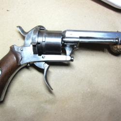 REVOLER type LEFAUCHEUX Cal 7mm avec son étui et son kit de RECHARGEMENT