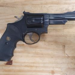 beau revolver SMITH & WESSON modèle 19 -3  calibre 357 mag à canon de 4"