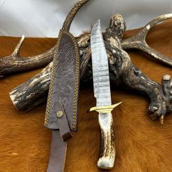 Bowie de chez RITE EDGE lame acier damas et manche en bois de cerf NBCD104