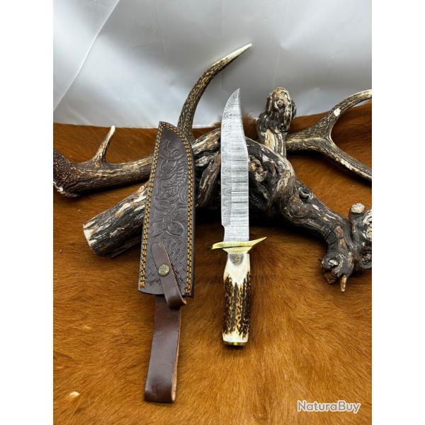 Bowie de chez RITE EDGE lame acier damas et manche en bois de cerf Fonc NBCD100