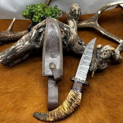 Couteau Bowie RITE EDGE lame acier damas 256couches : manche en corne de bélier ref NB169