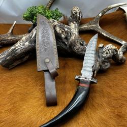 Couteau Bowie RIE EDGE lame acier damas 256couches : manche en corne de bélier ref NB166