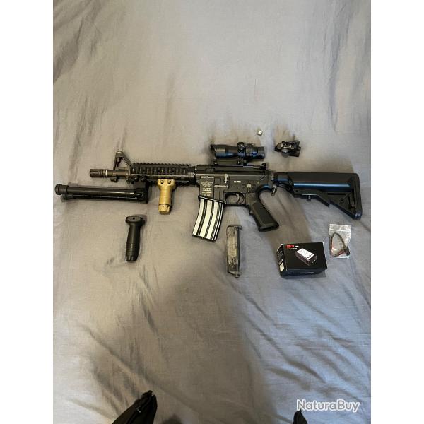Replique de M4 de la marque  Bolt bon état vendus avec tout le équipements un batterie lipo 11.1V.