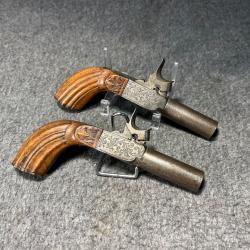 Paire de pistolets à coffre à percussion