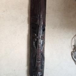 masque ancien africain en bois longueur 100 cm x 17 cm