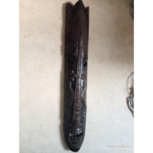 masque ancien africain en bois longueur 100 cm x 17 cm
