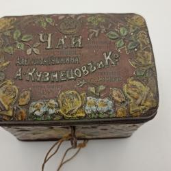 Très ancienne boîte de thé russe de la firme Alexeï Goupkine.