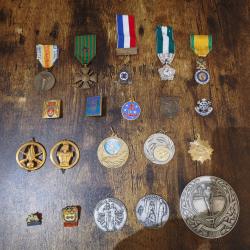Lot Exceptionnel: Médailles, Pins, Décorations Militaires (ww1) & SportivesEnchère 1 euros