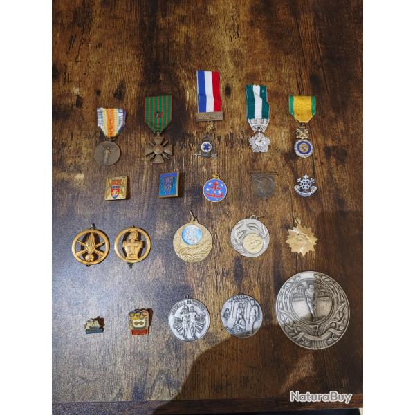 Lot Exceptionnel: Médailles, Pins, Décorations Militaires (ww1) & SportivesEnchère 1 euros